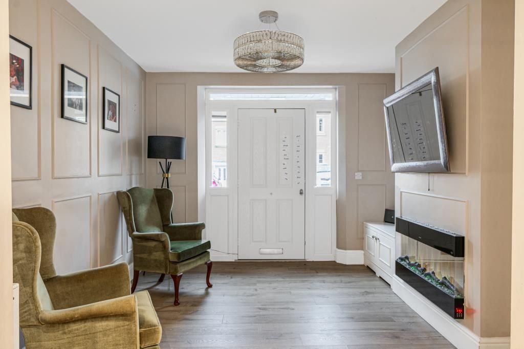 Property photo 2 of 22 Hallway