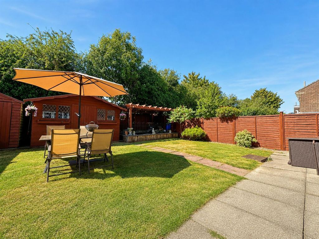 Property photo 2 of 19 Garden