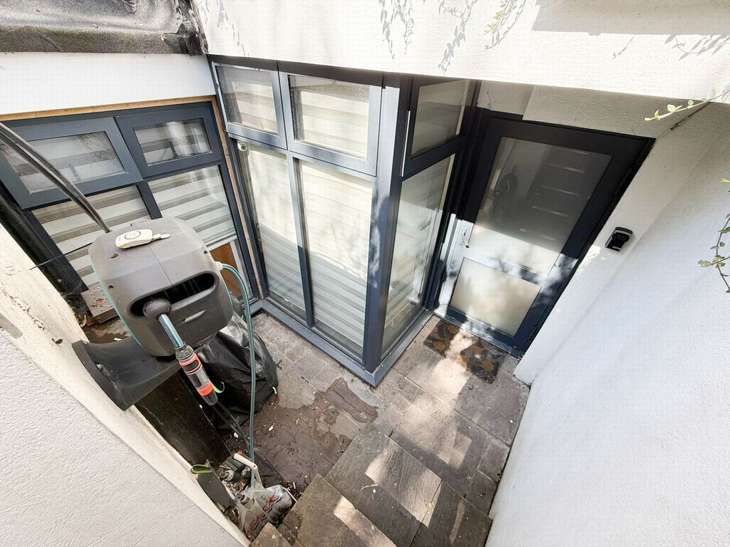 Property photo 2 of 9 Photo 1