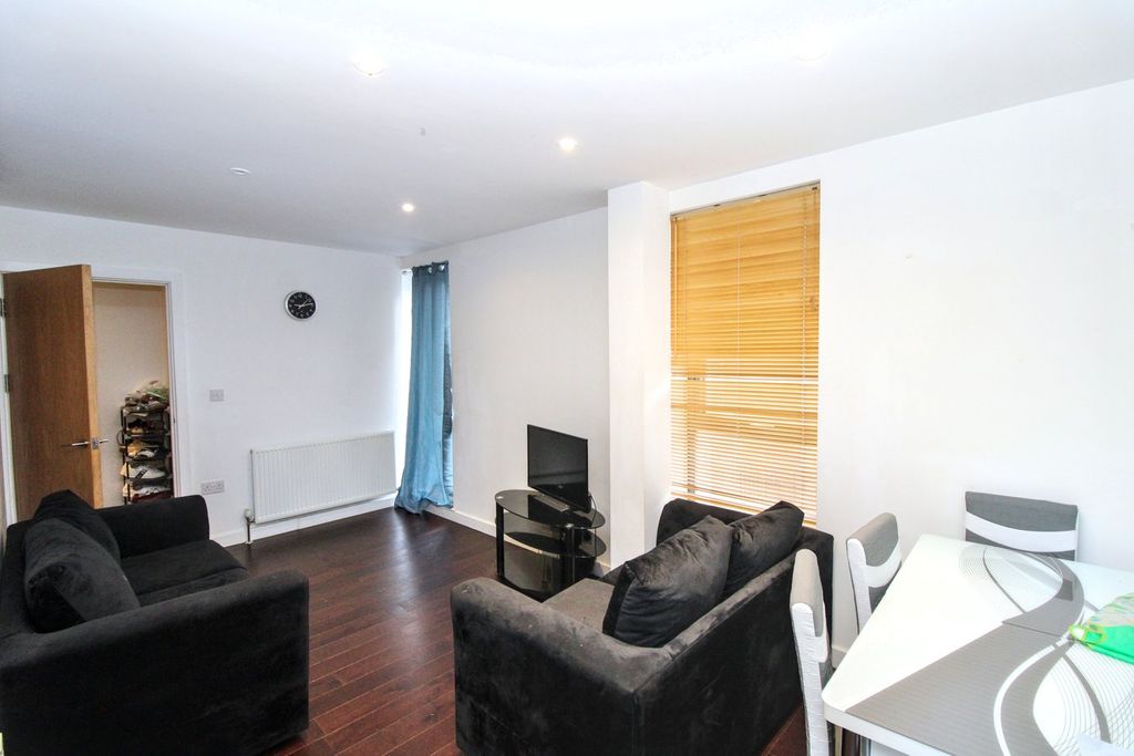 Property photo 3 of 13 Lounge