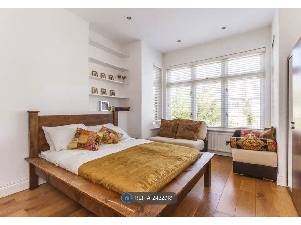 Property photo 1 of 10 Bedroom1