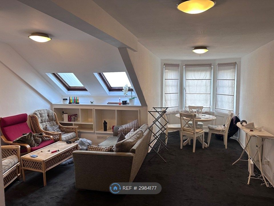 Property photo 1 of 7 Living/Dining Room