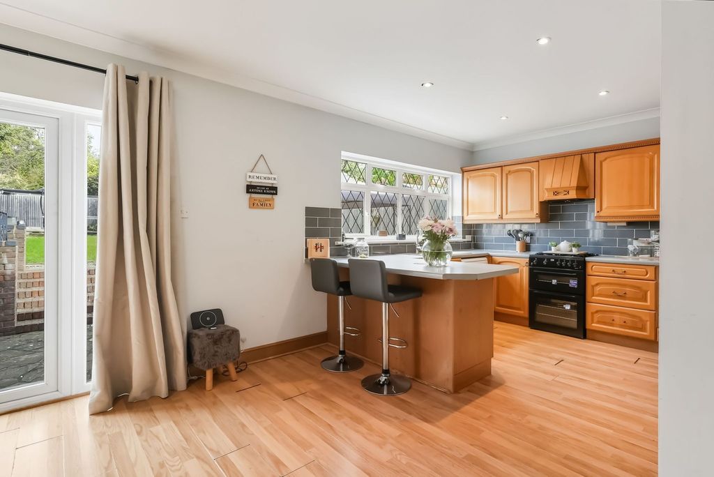 Property photo 3 of 20