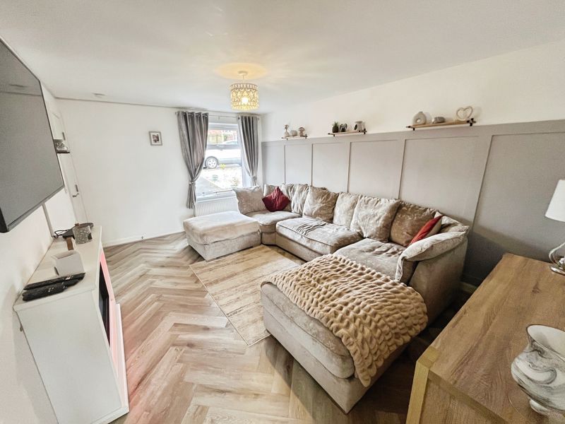 Property photo 2 of 17 Lounge