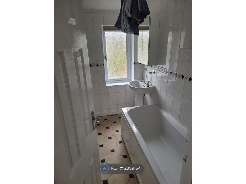 Property photo 2 of 7 Bathroom