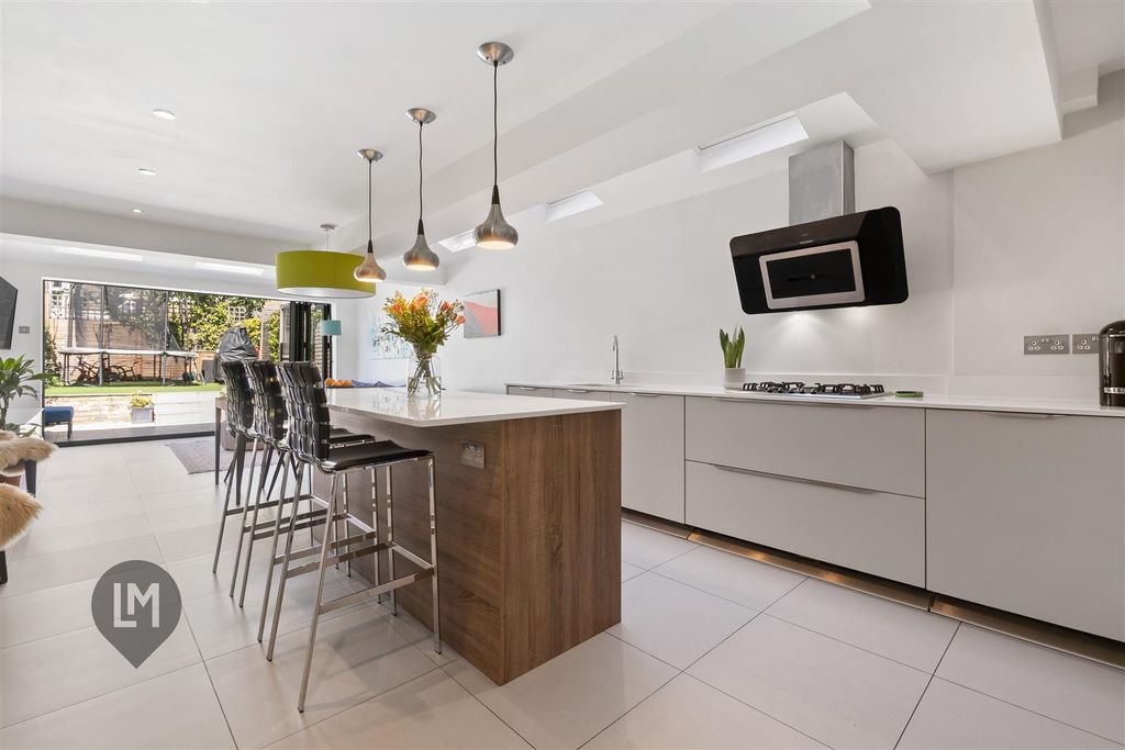 Property photo 1 of 8 Kitchen
