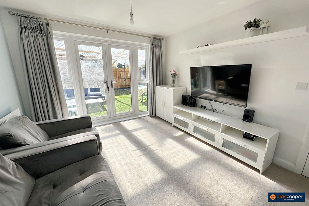 Property photo 2 of 15 3986704