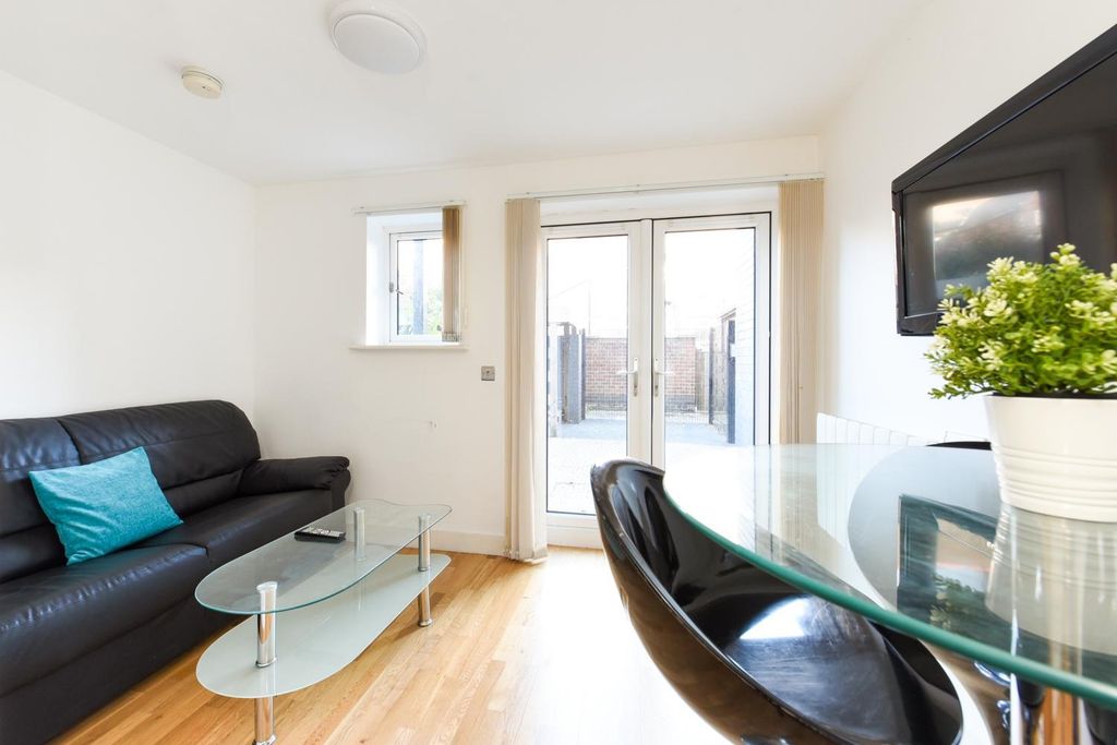 Property photo 1 of 31