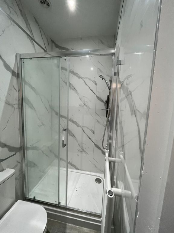 Property photo 3 of 10 En-Suite Bathroom