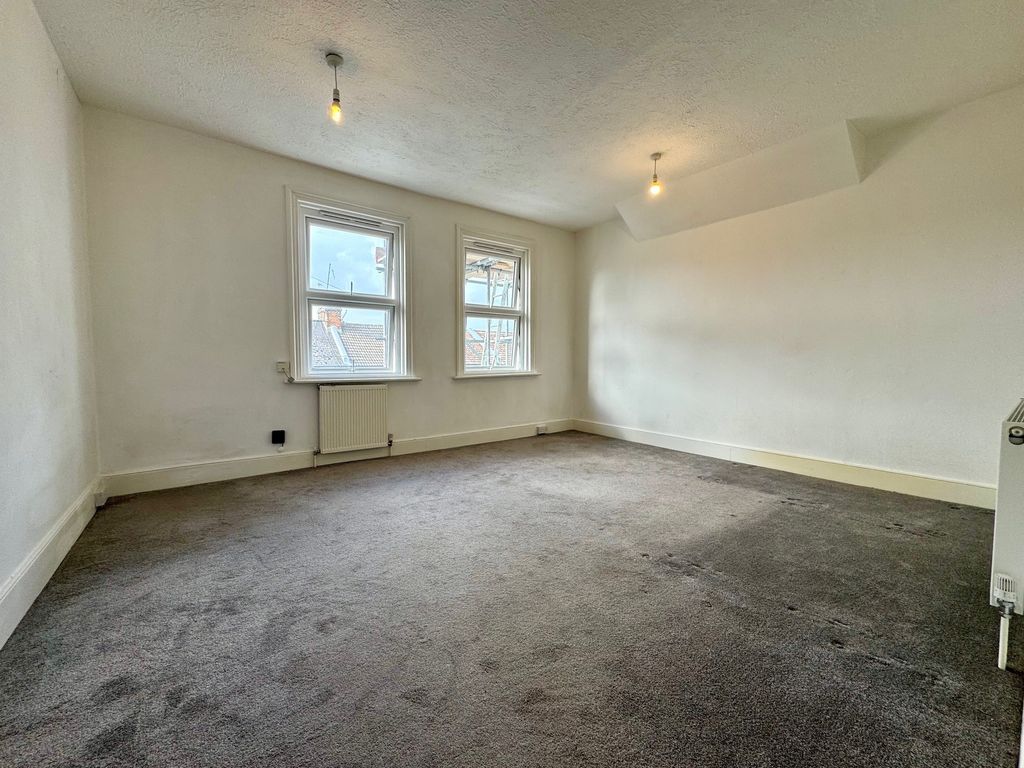 Property photo 3 of 7 Living Room