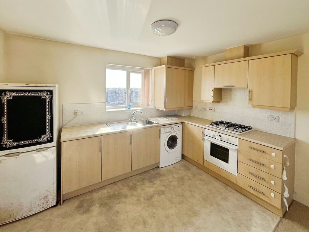 Property photo 3 of 11 Kitchen