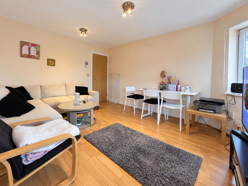Property photo 3 of 11 C224C8D3-Aba2-44E0-Ad26-5Dd3729Dd9E2.Png
