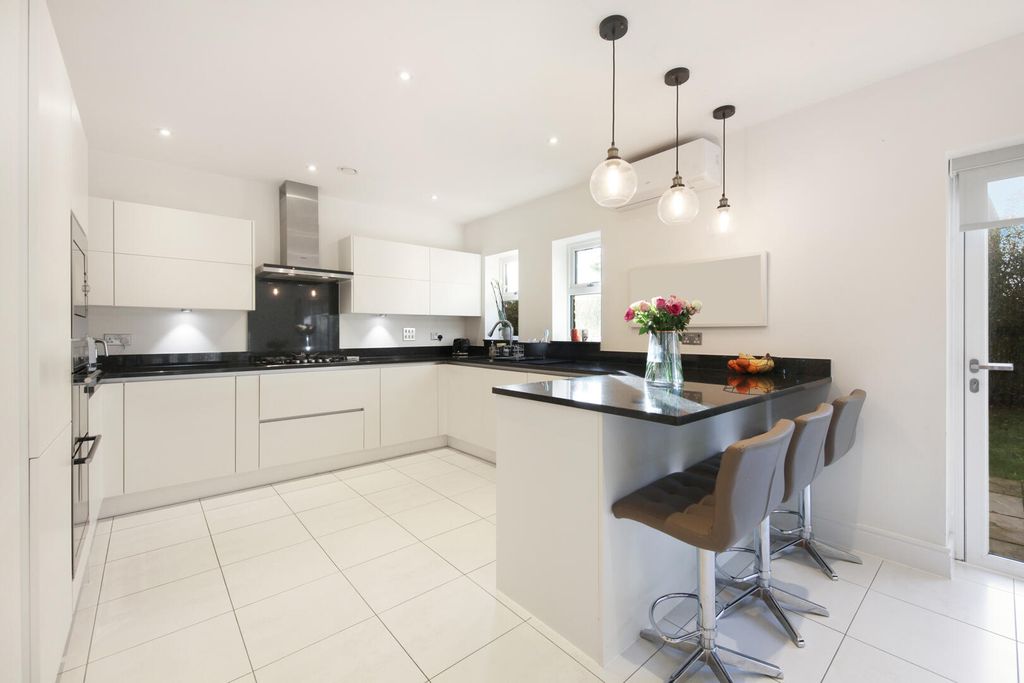 Property photo 3 of 23 Kitchen