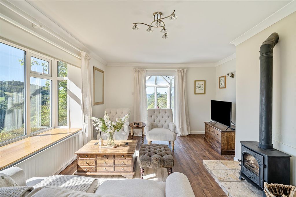 Property photo 3 of 27 1358255-1-68d138Bbb2A77.Jpg