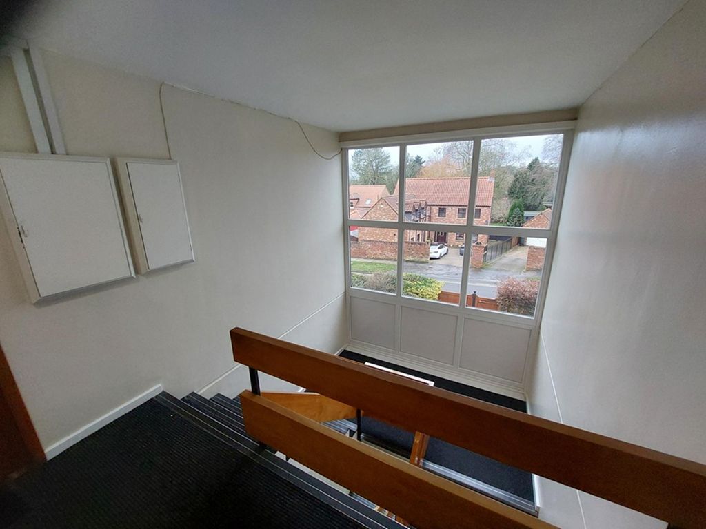 Property photo 3 of 13 Communal Entrance