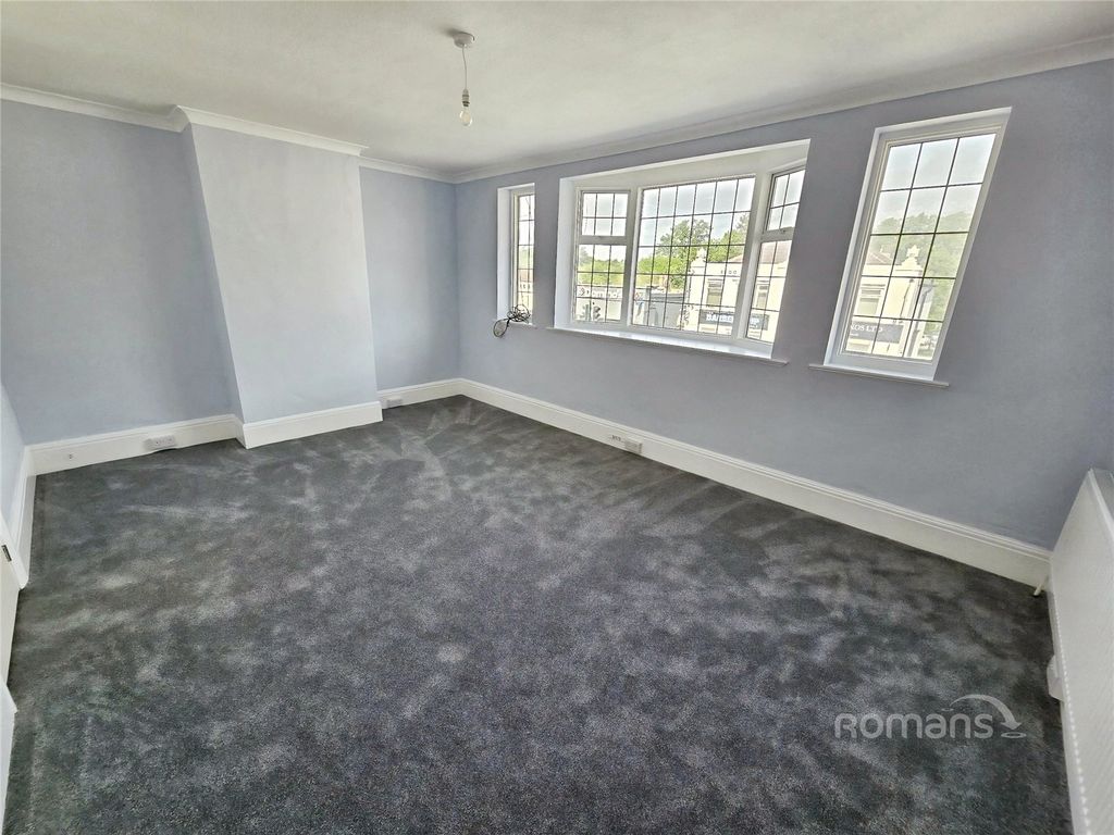 Property photo 2 of 12 Picture No. 16