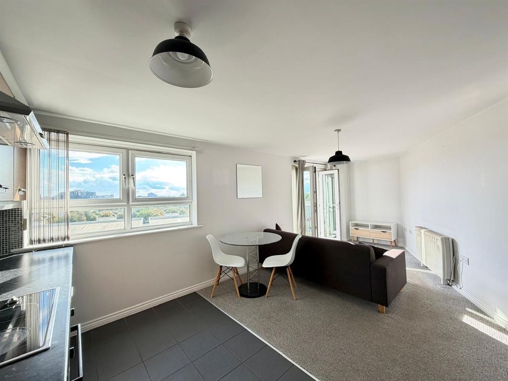 Property photo 3 of 11