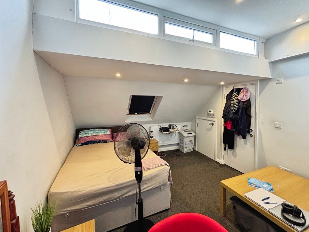 Property photo 3 of 9 Pbox-Img.Jpg