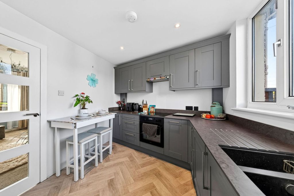 Property photo 3 of 46 Kitchen