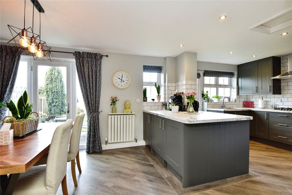 Property photo 2 of 18 Picture No. 42