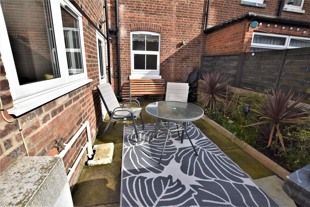 Property photo 3 of 12 Gdn.Jpg