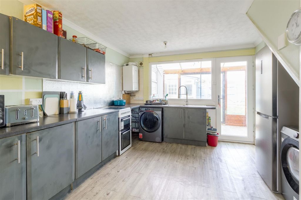 Property photo 3 of 17 Kitchen Breakfast Room