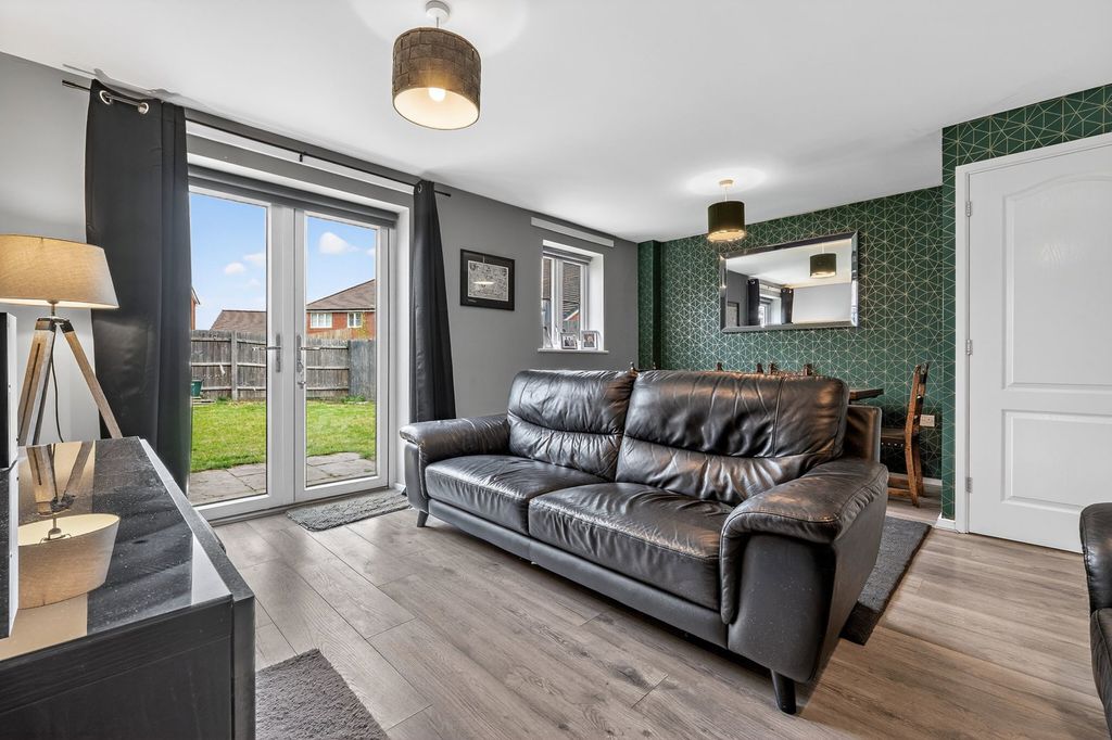 Property photo 3 of 20