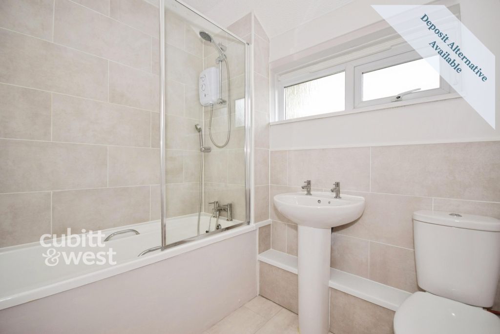 Property photo 3 of 9 Bathroom