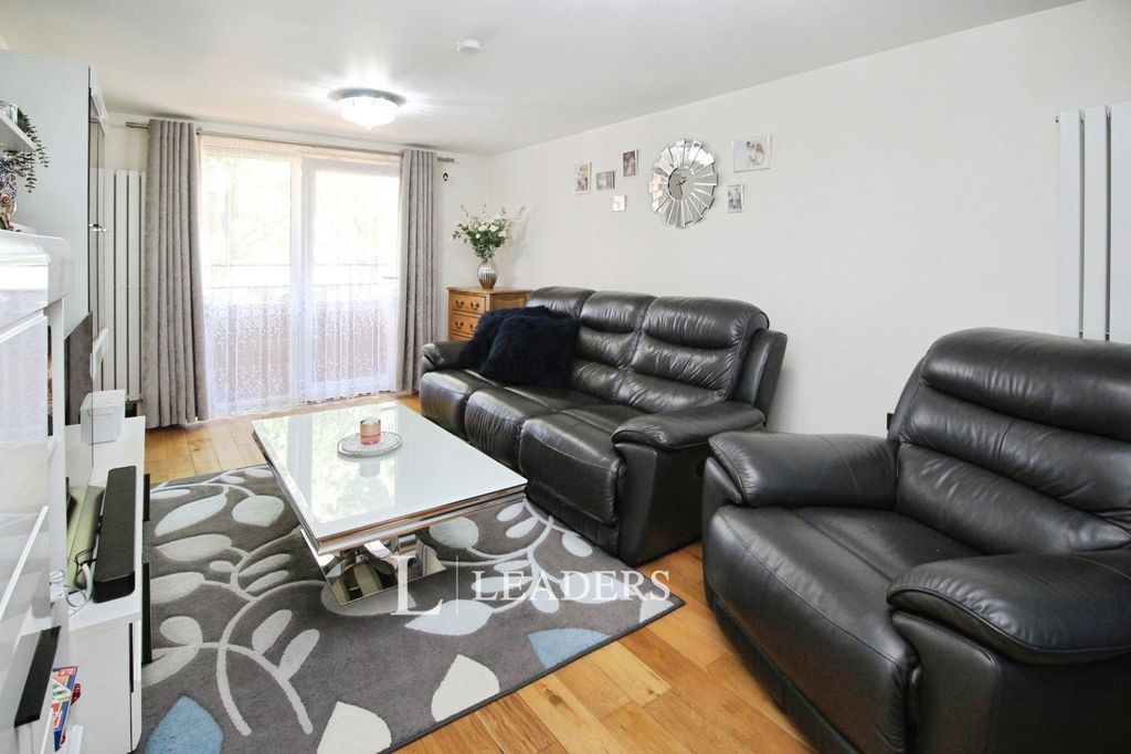 Property photo 2 of 15 Pbox-Img.Jpg