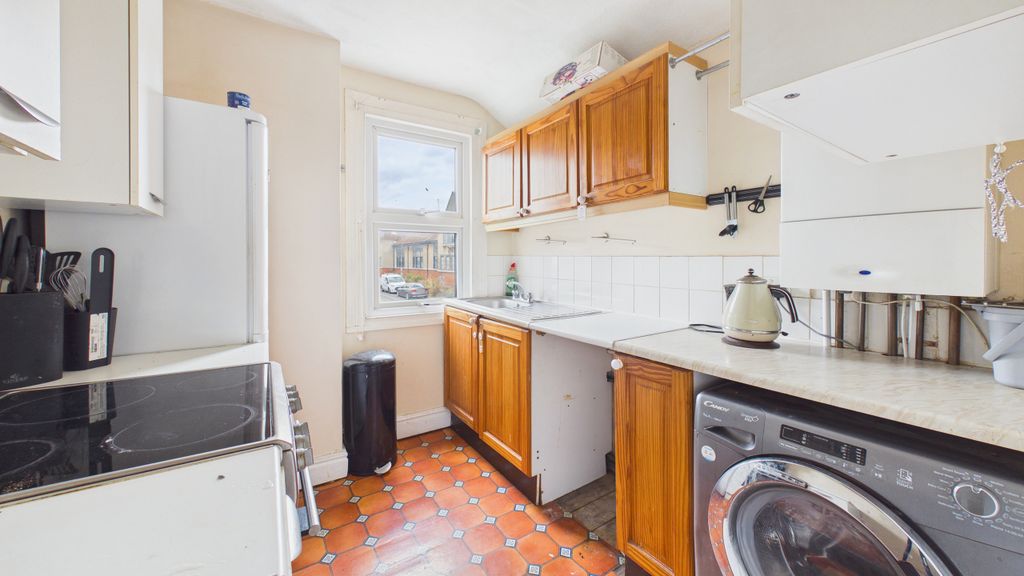 Property photo 3 of 10 Cam04968G0-Pr0162-Still001
