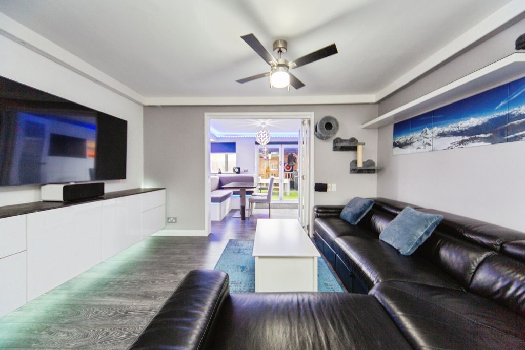 Property photo 3 of 20 Living Room