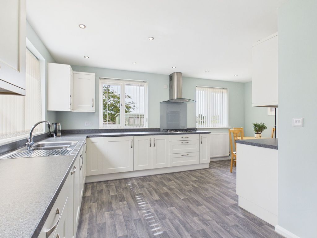 Property photo 3 of 19 Breakfast Kitchen