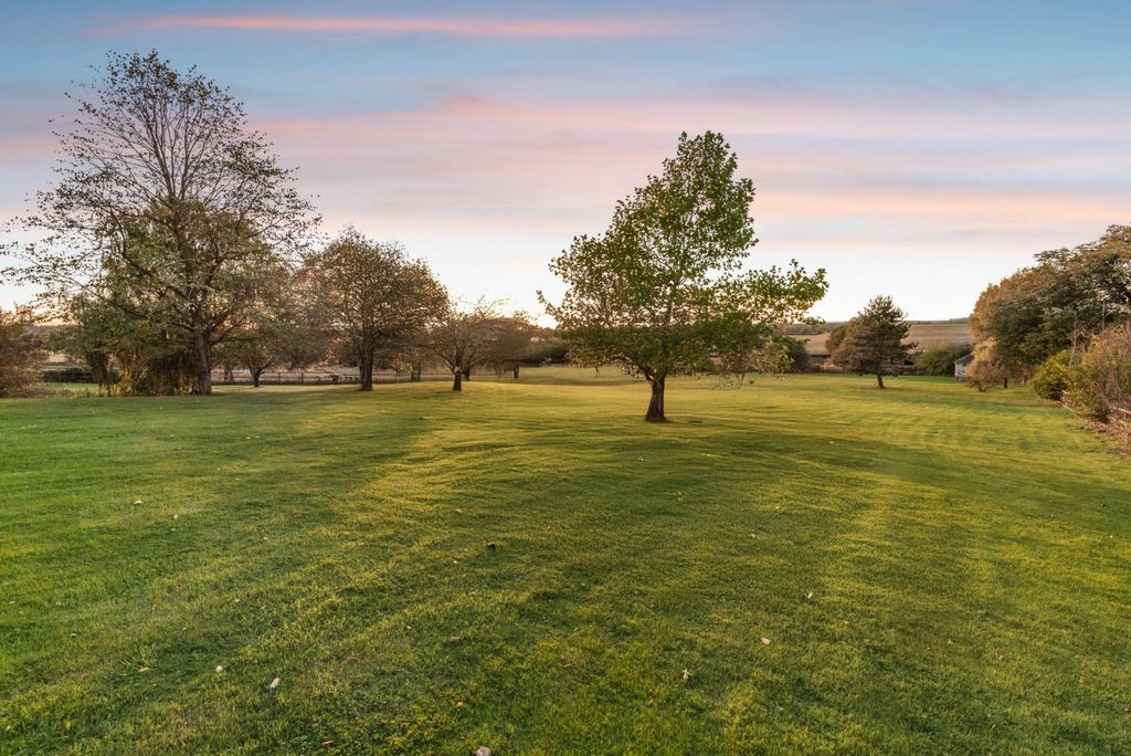 Property photo 3 of 49