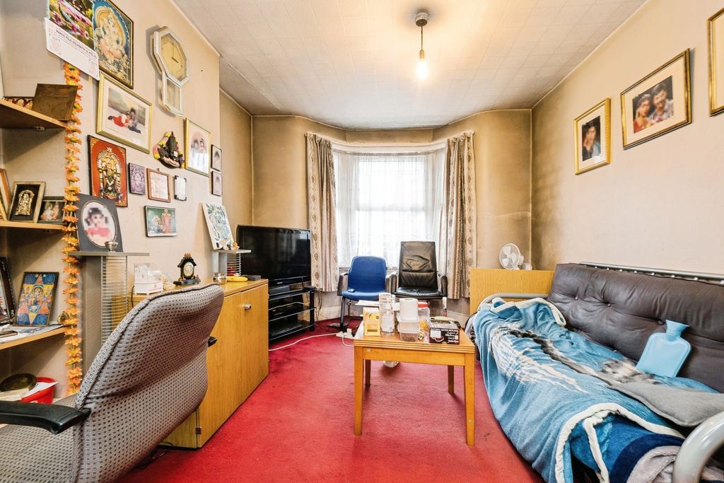 Property photo 2 of 16 Photo