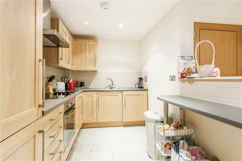 Property photo 3 of 10 Kitchen