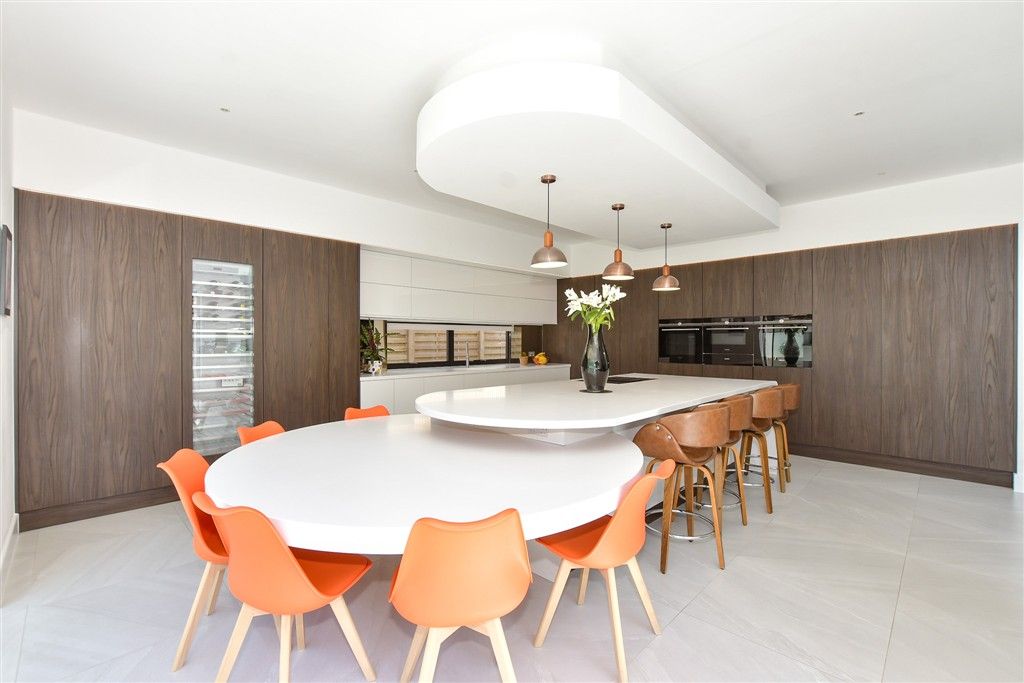 Property photo 3 of 25 Kitchen/Breakfast Room