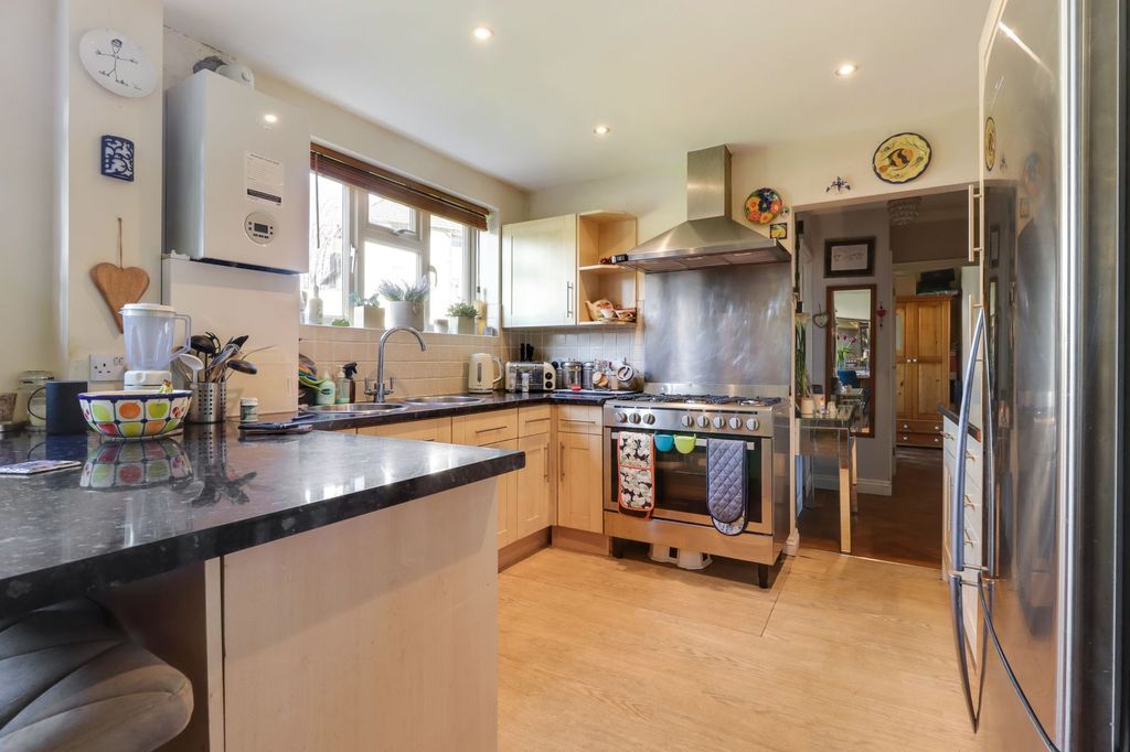 Additional image 8 of 2 bed maisonette for saleBridge Road, East Molesey KT8