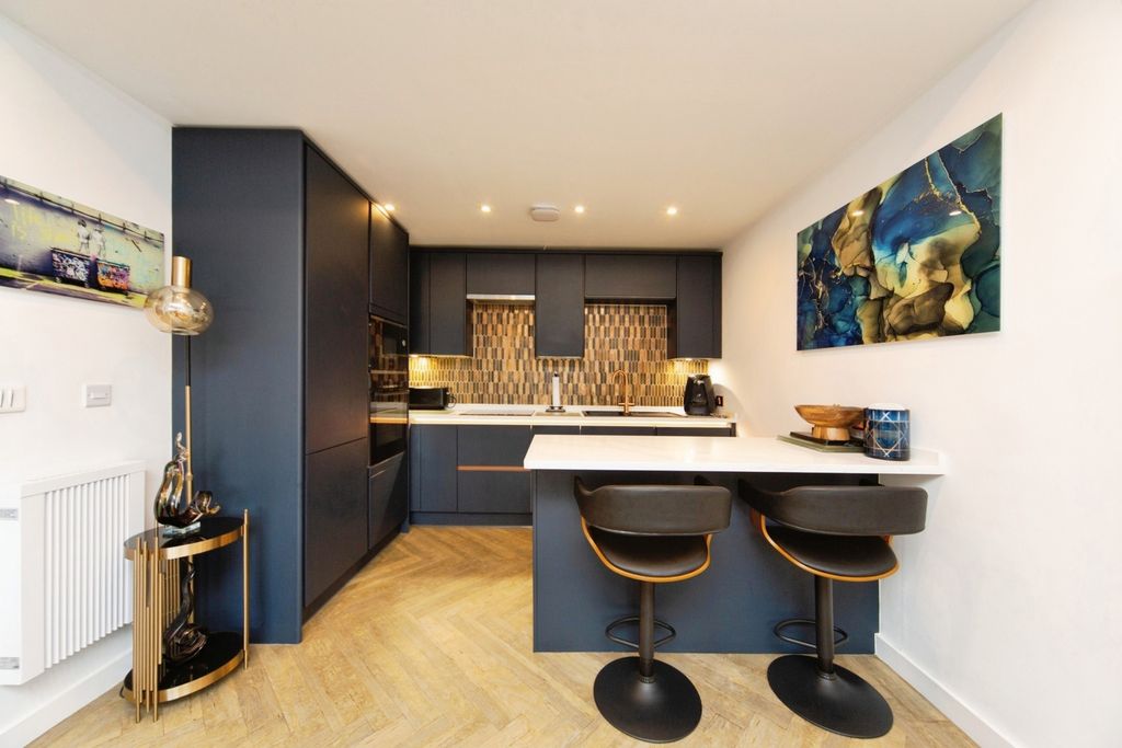 Property photo 1 of 23 Pbox-Img.Jpg