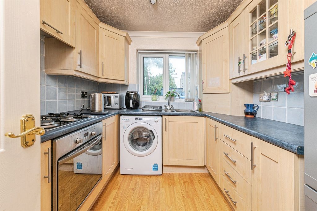 Property photo 2 of 11