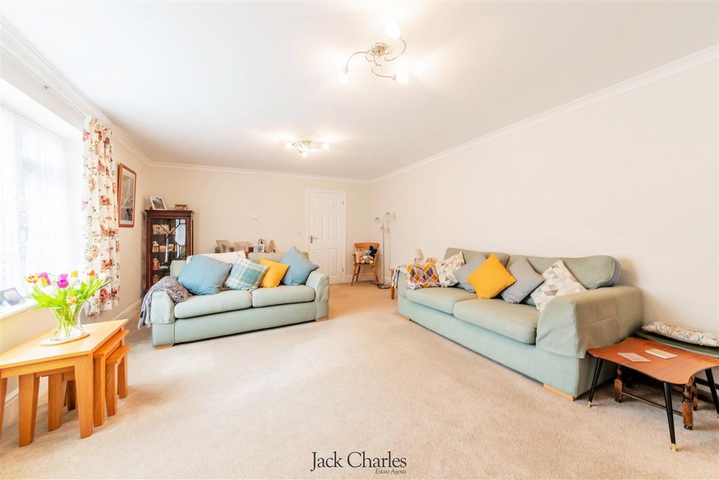 Property photo 2 of 20