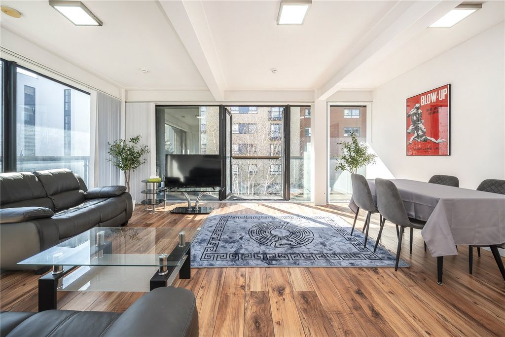 Property photo 2 of 10 Reception