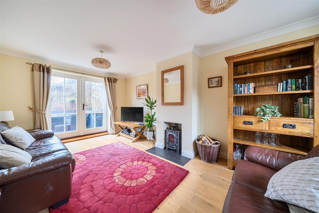 Property photo 2 of 19 Sitting Room