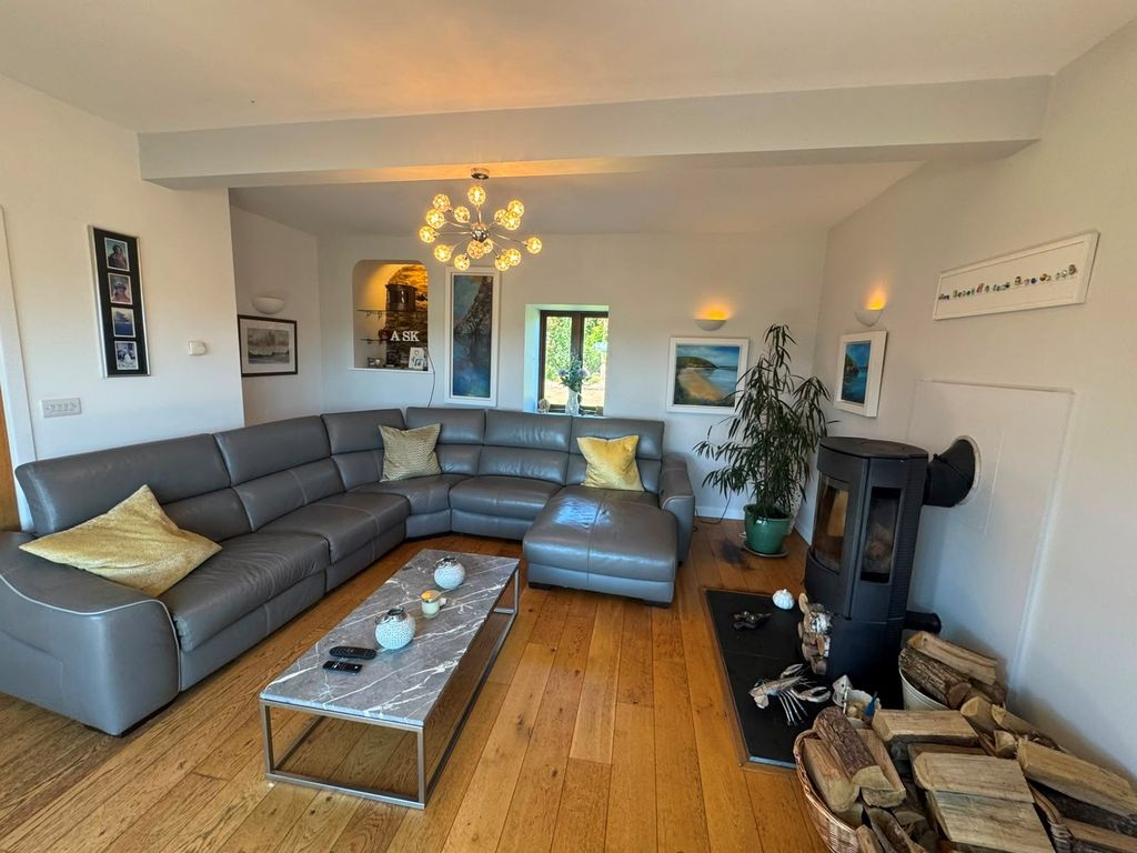 Property photo 3 of 11