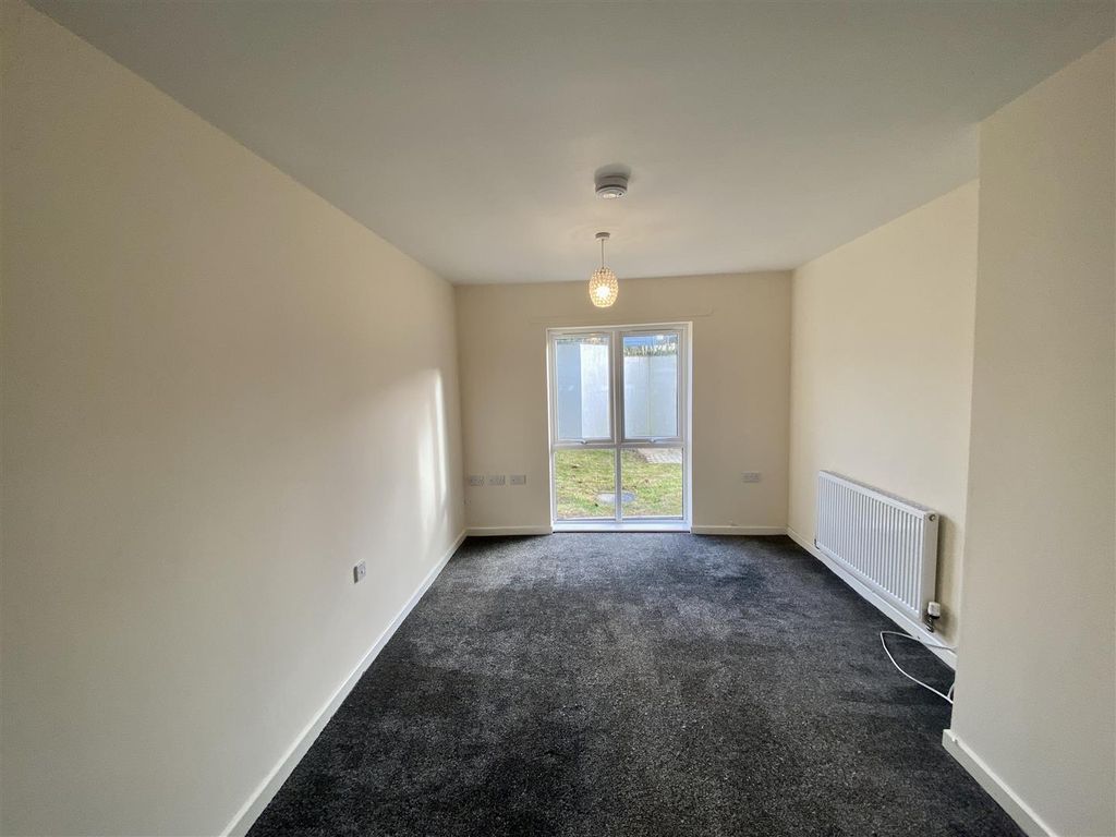 Property photo 2 of 12 Lounge