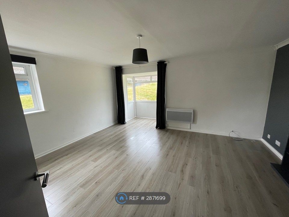 Property photo 2 of 10 Living