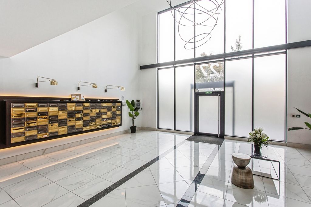 Property photo 2 of 20 Communal Entrance Ha
