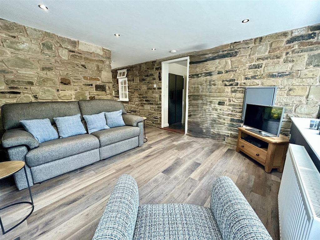 Property photo 3 of 46