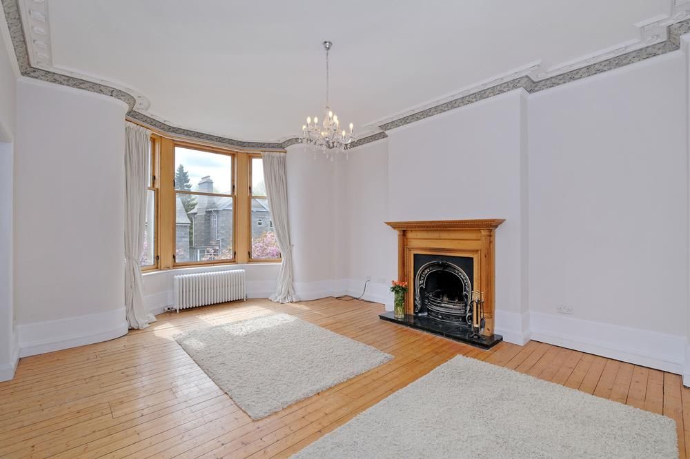 Property photo 3 of 18 L