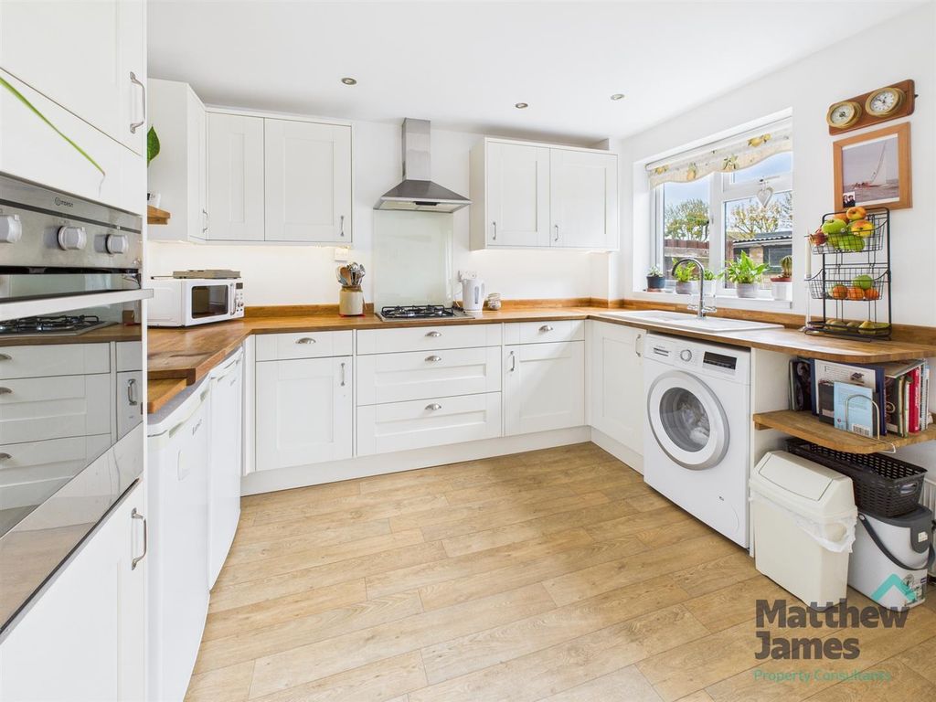 Property photo 3 of 13 Cam03063G0-Pr0142-Still013.Jpg