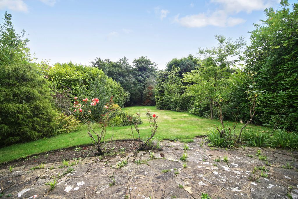Property photo 2 of 11 Garden